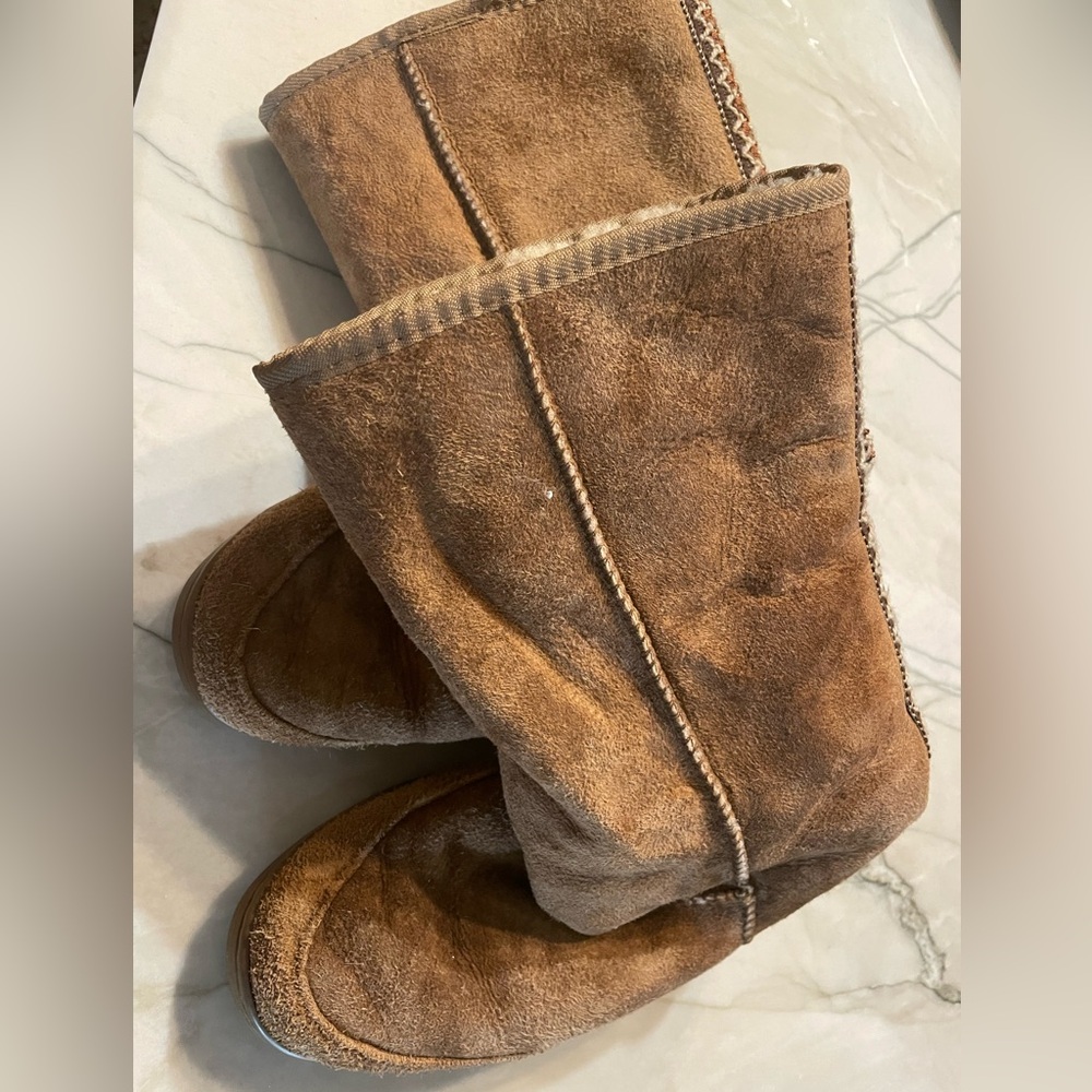 old school UGG, women’s sz 6 or men’s sz 5